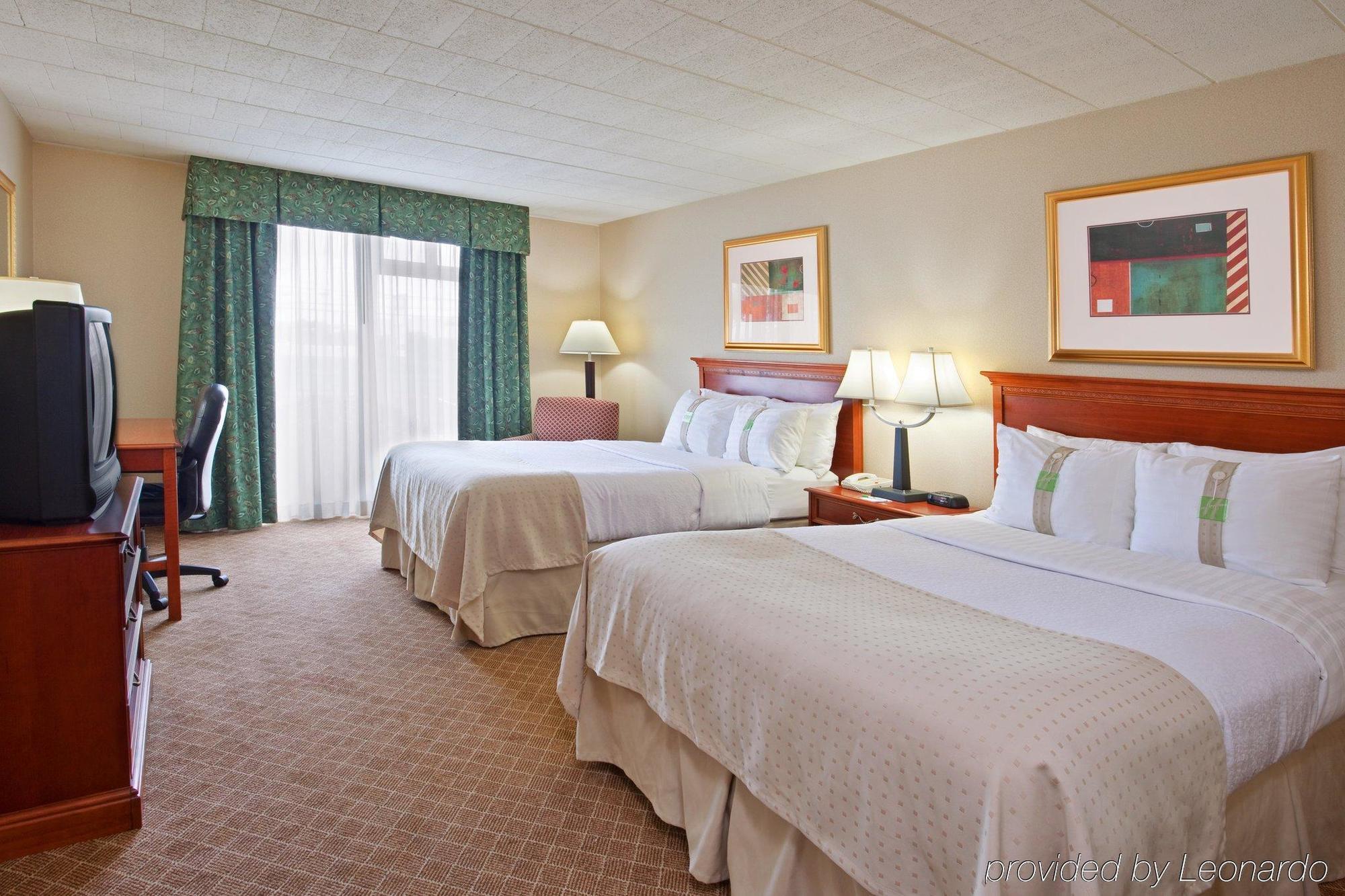 Ramada By Wyndham Clarion Hotel Exterior photo